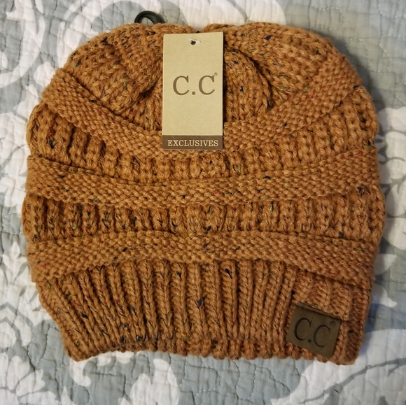 CC Beanie NWT In A Flecked Rust Color - Picture 8 of 8